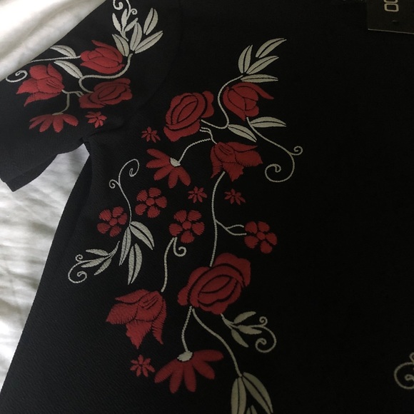 Brand new rose detailed black dress - Picture 2 of 3